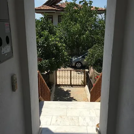 Nisa Apartment *